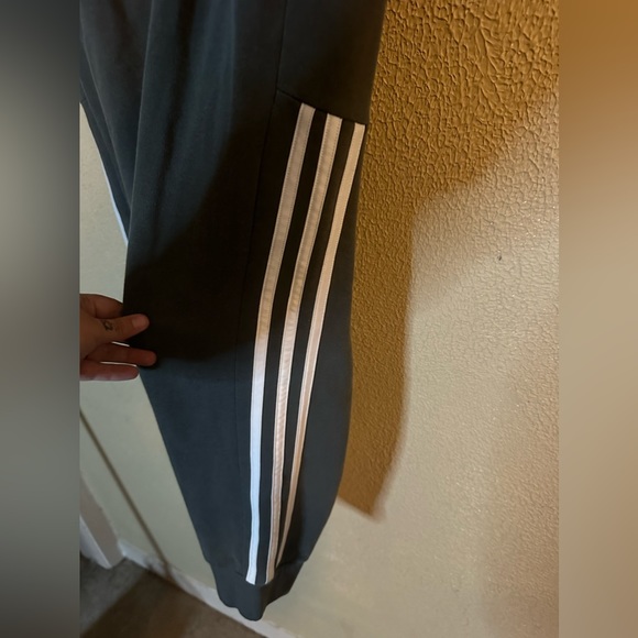 ADIDAS Joggers sz L - Picture 3 of 3